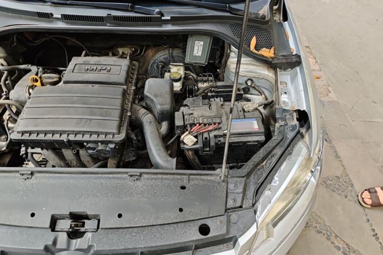Used Volkswagen Santana 2015 1.6L Automatic Fashion Edition Engine Bay Left
