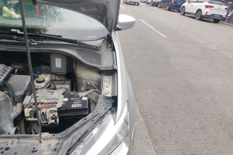 Used Volkswagen Santana 2015 1.6L Manual Comfort Edition Engine Bay Left