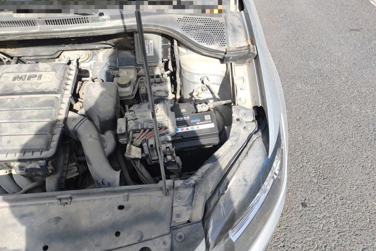 Used Volkswagen Santana 2015 1.6L Manual Comfort Edition Engine Bay Left