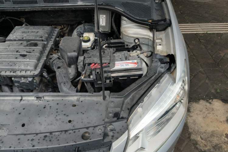 Used Volkswagen Santana 2015 1.6L Automatic Comfort Edition Engine Bay Left