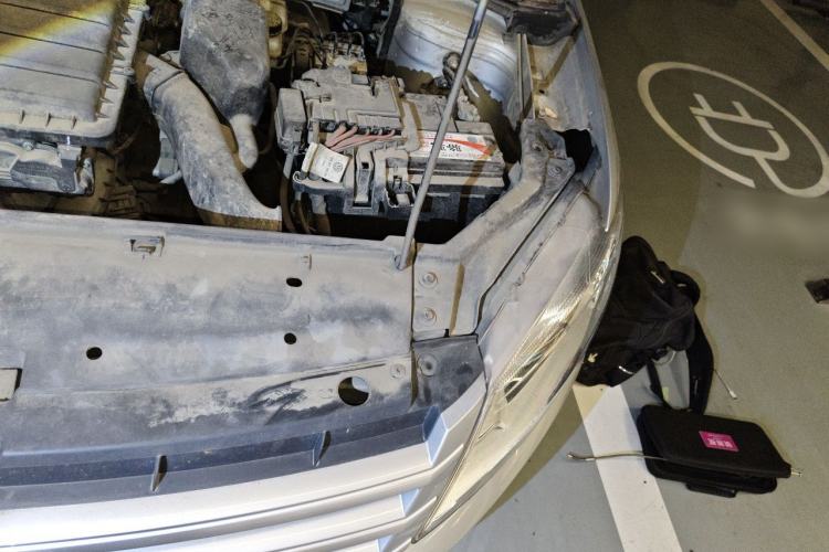 Used Volkswagen Santana 2015 1.6L Manual Fashion Edition Engine Bay Left