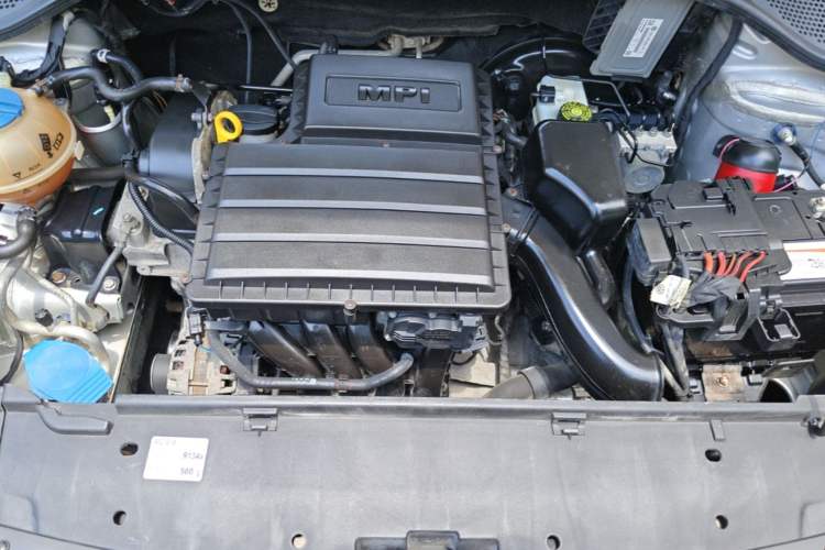 Used Volkswagen Santana 2015 1.4L Manual Fashion Edition Engine Bay