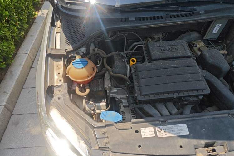 Used Volkswagen Santana 2015 1.6L Manual Fashion Edition Engine Bay Right