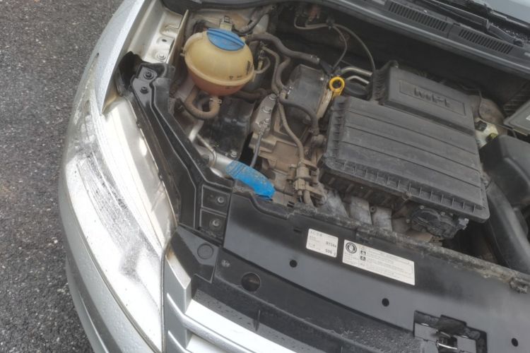 Used Volkswagen Santana 2015 1.6L Manual Fashion Edition Engine Bay Right