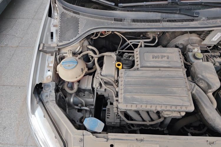 Used Volkswagen Santana 2015 1.4L Manual Fashion Edition Engine Bay Right