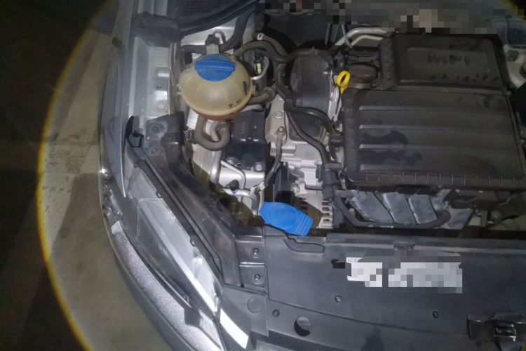 Used Volkswagen Santana 2015 1.6L Manual Comfort Edition Engine Bay Right