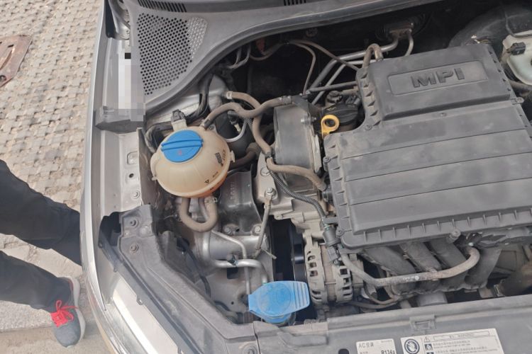 Used Volkswagen Santana 2015 1.4L Manual Fashion Edition Engine Bay Right