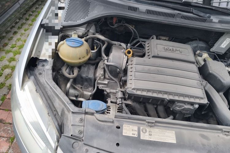 Used Volkswagen Santana 2015 1.6L Automatic Comfort Edition Engine Bay Right