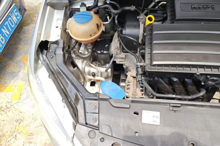 Used Volkswagen Santana 2015 1.4L Manual Fashion Edition Engine Bay Right