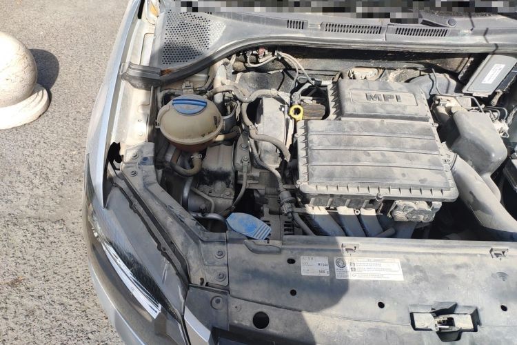 Used Volkswagen Santana 2015 1.6L Manual Comfort Edition Engine Bay Right