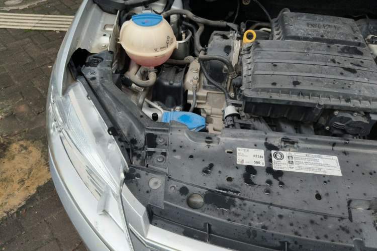 Used Volkswagen Santana 2015 1.6L Automatic Comfort Edition Engine Bay Right