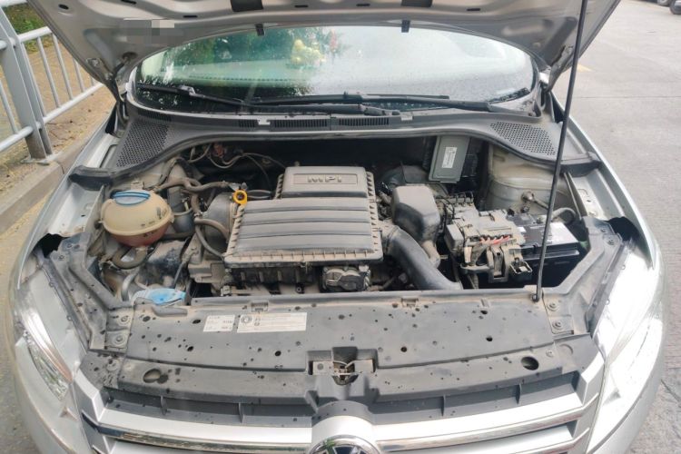Used Volkswagen Santana 2015 1.6L Manual Comfort Edition Engine Bay
