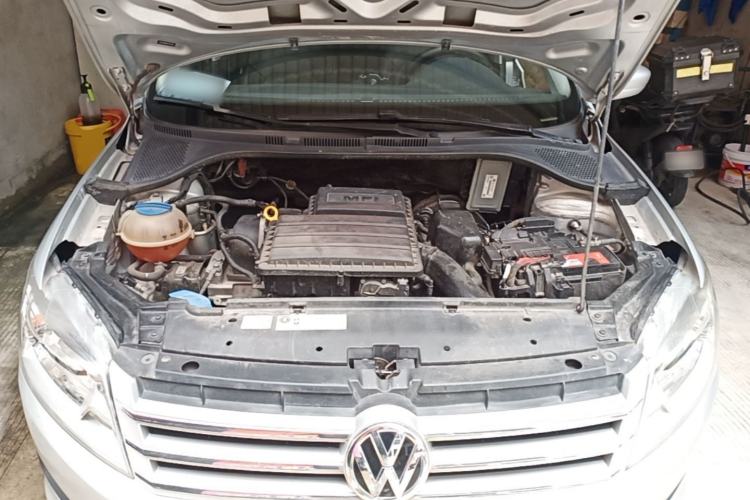 Used Volkswagen Santana 2015 1.6L Automatic Comfort Edition Engine Bay