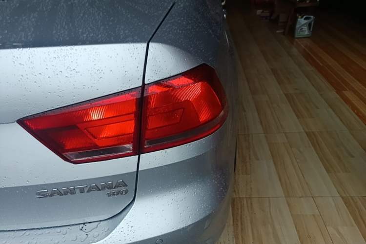 Used Volkswagen Santana 2015 1.6L Manual Comfort Edition Exterior 3