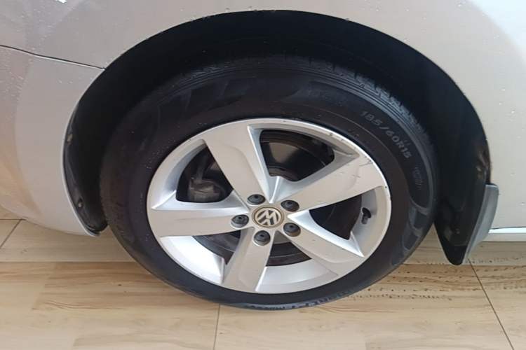 Used Volkswagen Santana 2015 1.6L Manual Comfort Edition Exterior 4