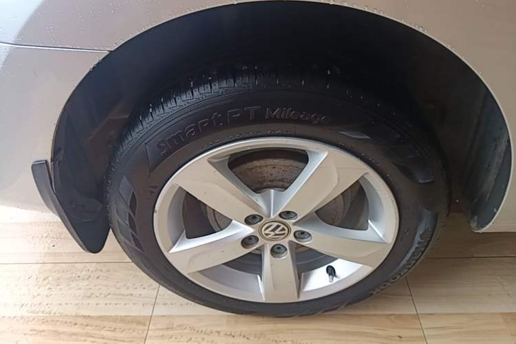 Used Volkswagen Santana 2015 1.6L Manual Comfort Edition Exterior 5