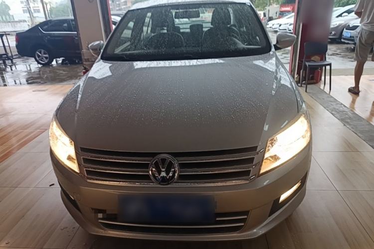 Used Volkswagen Santana 2015 1.6L Manual Comfort Edition Front