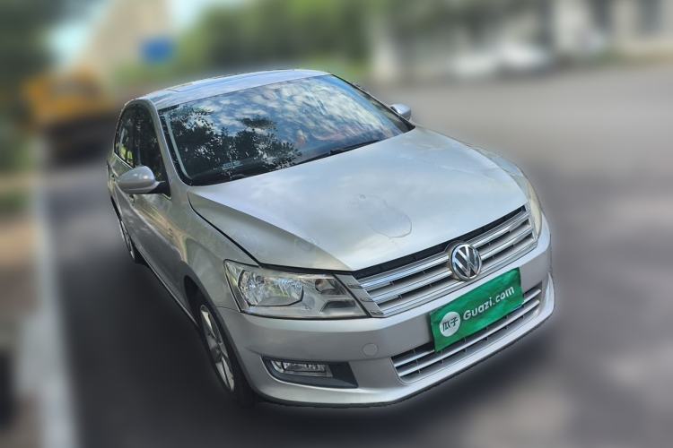 Used Volkswagen Santana 2015 1.6L Automatic Comfort Edition Front Right 45 Deg