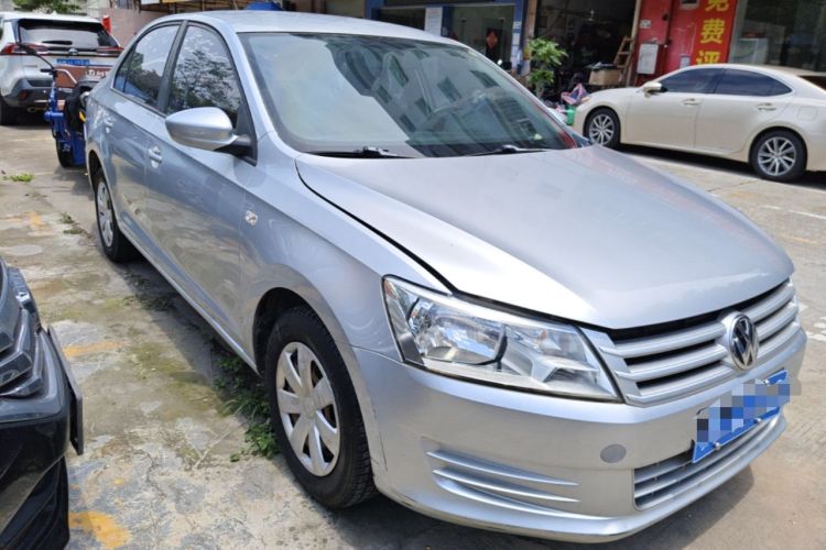 Used Volkswagen Santana 2015 1.4L Manual Fashion Edition Front Right 45 Deg