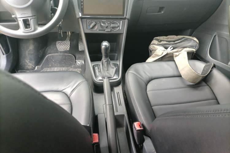 Used Volkswagen Santana 2015 1.6L Automatic Fashion Edition Gear Lever