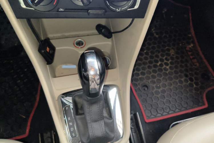 Used Volkswagen Santana 2015 1.6L Automatic Comfort Edition Gear Lever
