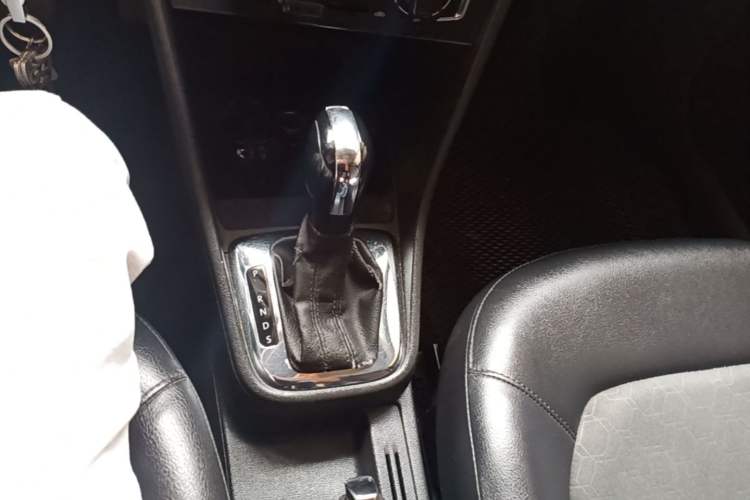 Used Volkswagen Santana 2015 1.6L Automatic Comfort Edition Gear Lever