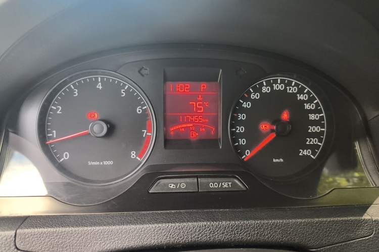 Used Volkswagen Santana 2015 1.6L Automatic Comfort Edition Instrument Cluster