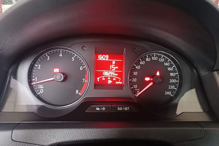 Used Volkswagen Santana 2015 1.6L Manual Comfort Edition Instrument Cluster