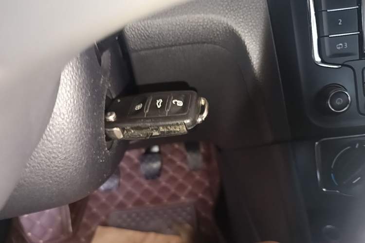 Used Volkswagen Santana 2015 1.6L Manual Comfort Edition Interior 1