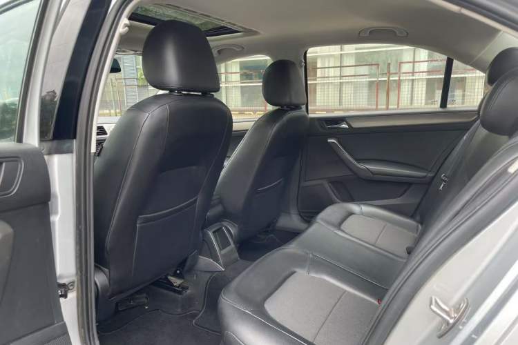 Used Volkswagen Santana 2015 1.6L Automatic Comfort Edition Interior 2