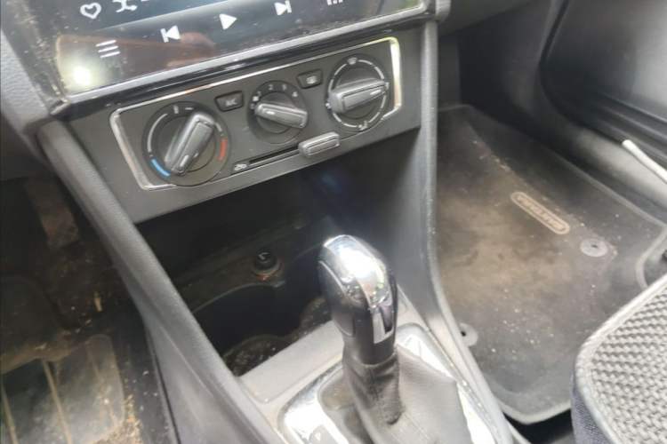 Used Volkswagen Santana 2015 1.6L Automatic Comfort Edition Interior 2