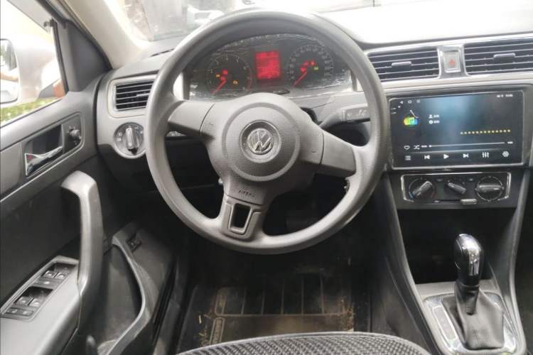 Used Volkswagen Santana 2015 1.6L Automatic Comfort Edition Interior 3
