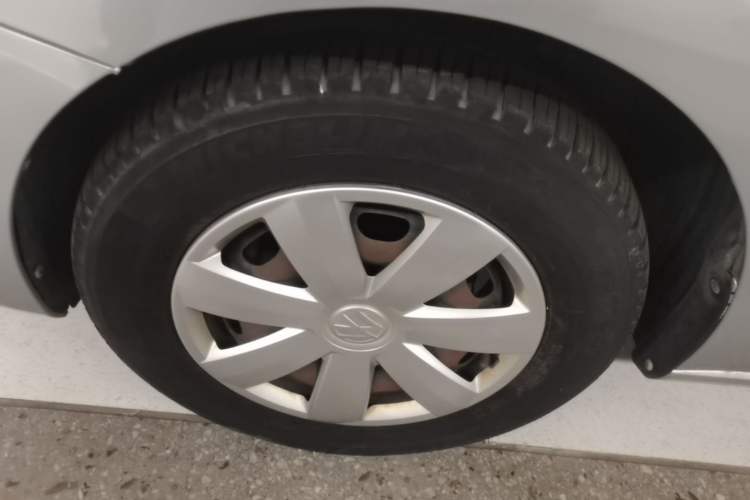 Used Volkswagen Santana 2015 1.6L Automatic Fashion Edition Left Front Wheel Hub