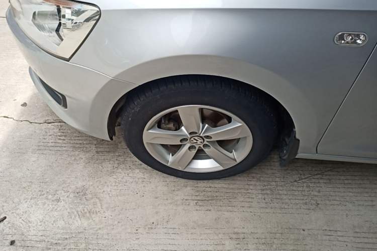 Used Volkswagen Santana 2015 1.6L Automatic Comfort Edition Left Front Wheel Hub