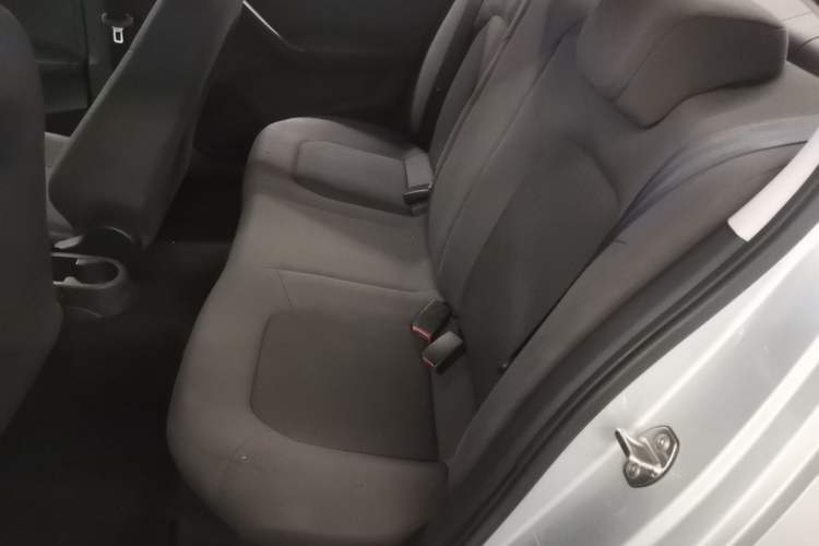 Used Volkswagen Santana 2015 1.6L Automatic Fashion Edition Left Rear Seat