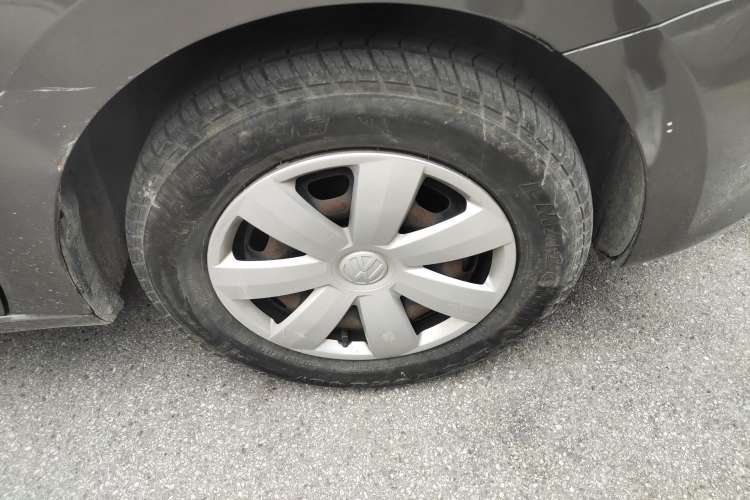 Used Volkswagen Santana 2015 1.6L Manual Fashion Edition Left Rear Wheel Hub