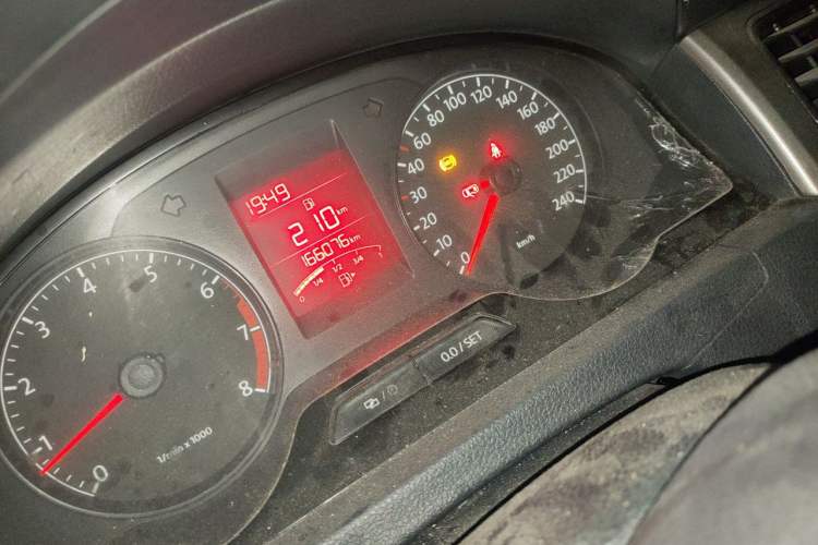 Used Volkswagen Santana 2015 1.6L Manual Comfort Edition Odometer Close Up