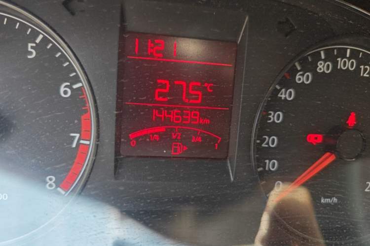 Used Volkswagen Santana 2015 1.6L Manual Fashion Edition Odometer Close Up