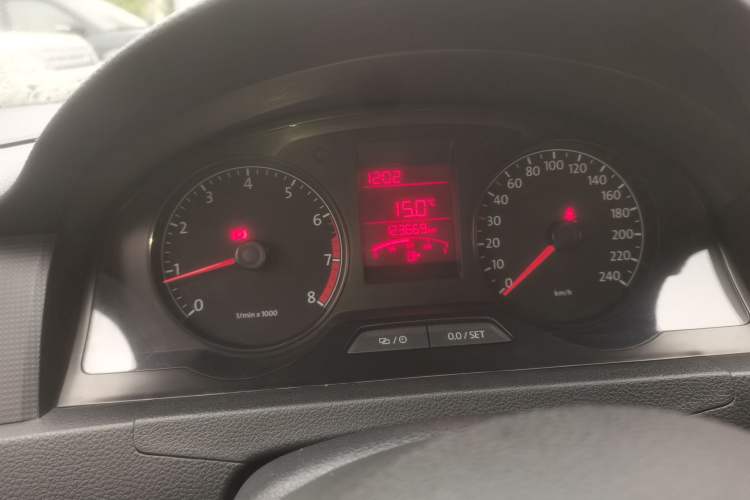 Used Volkswagen Santana 2015 1.6L Manual Fashion Edition Odometer Close Up