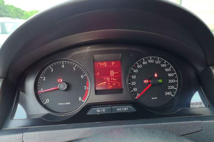 Used Volkswagen Santana 2015 1.6L Automatic Comfort Edition Odometer Close Up