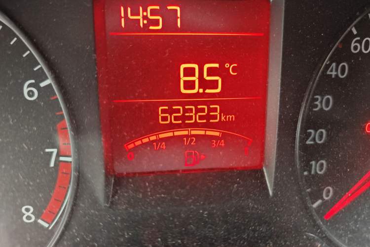Used Volkswagen Santana 2015 1.4L Manual Fashion Edition Odometer Close Up