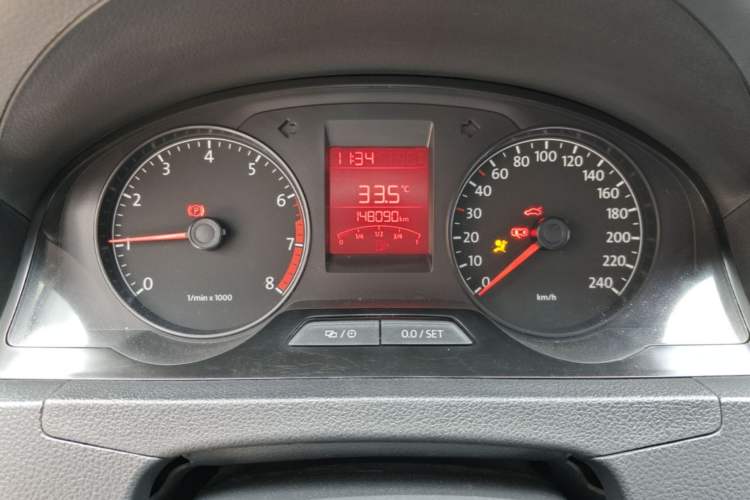 Used Volkswagen Santana 2015 1.4L Manual Fashion Edition Odometer Close Up