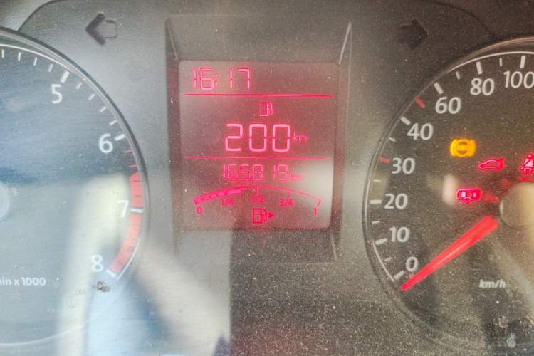 Used Volkswagen Santana 2015 1.6L Manual Comfort Edition Odometer Close Up