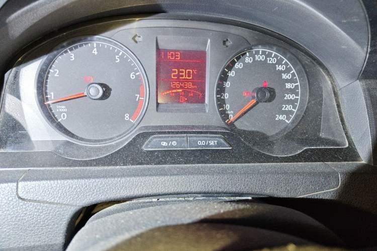Used Volkswagen Santana 2015 1.6L Manual Fashion Edition Odometer Close Up