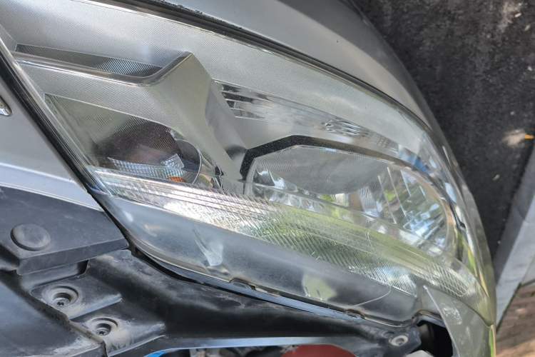 Used Volkswagen Santana 2015 1.6L Automatic Comfort Edition Right Front Headlight