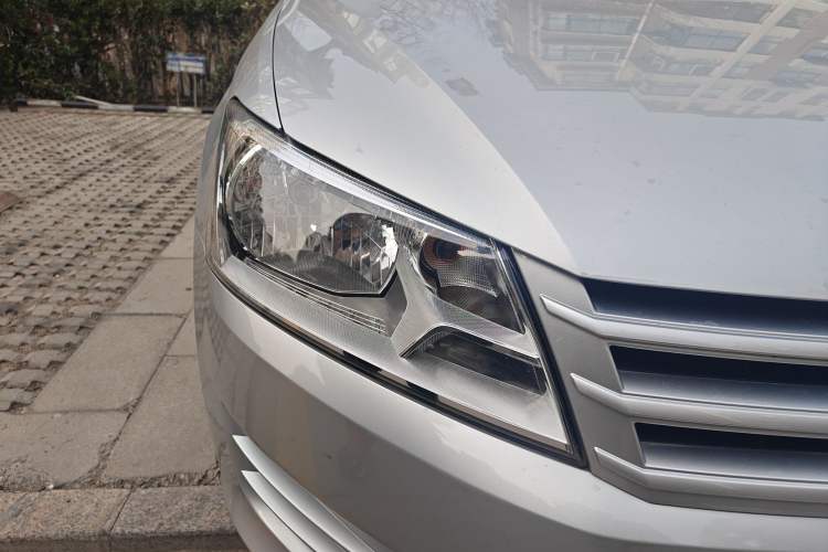 Used Volkswagen Santana 2015 1.4L Manual Fashion Edition Right Front Headlight