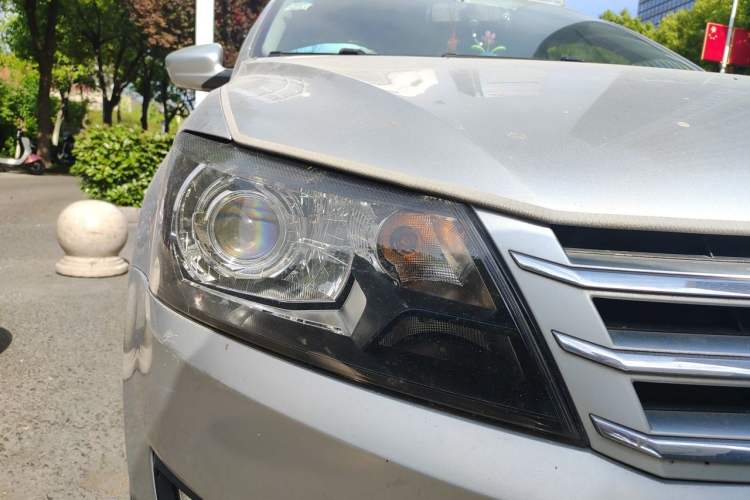 Used Volkswagen Santana 2015 1.6L Manual Comfort Edition Right Front Headlight