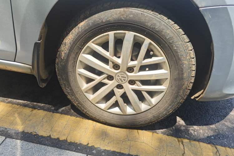 Used Volkswagen Santana 2015 1.6L Manual Fashion Edition Right Front Wheel Hub