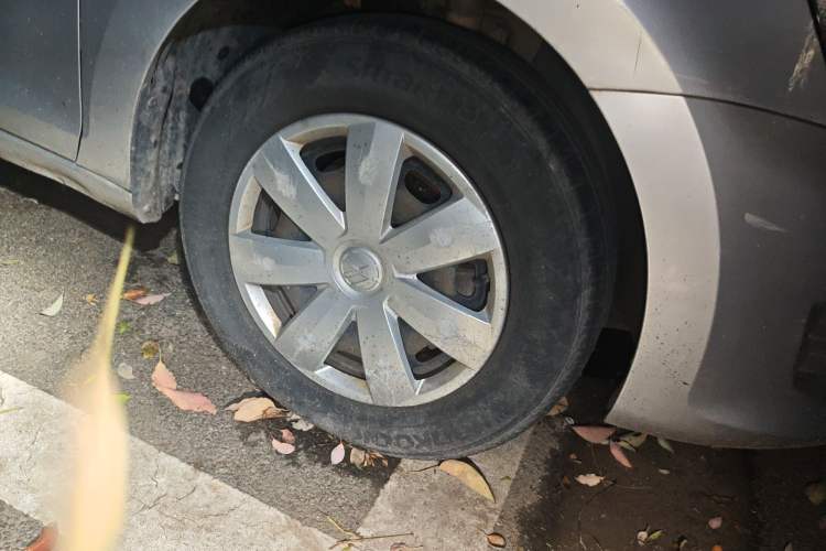 Used Volkswagen Santana 2015 1.6L Manual Fashion Edition Right Front Wheel Hub