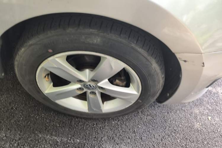 Used Volkswagen Santana 2015 1.6L Automatic Comfort Edition Right Front Wheel Hub